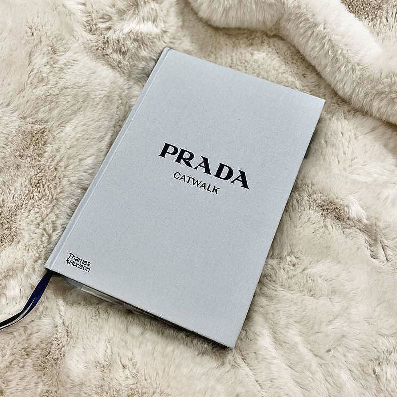 Livro Catwalk Prada - Thames & Hudson