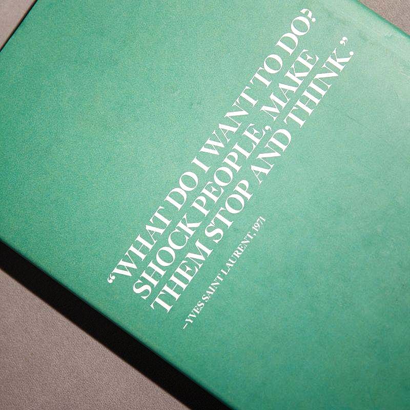 Livro Yves Saint Laurent The Scandal Collection, 1971 Abrams Books - Modern Mood