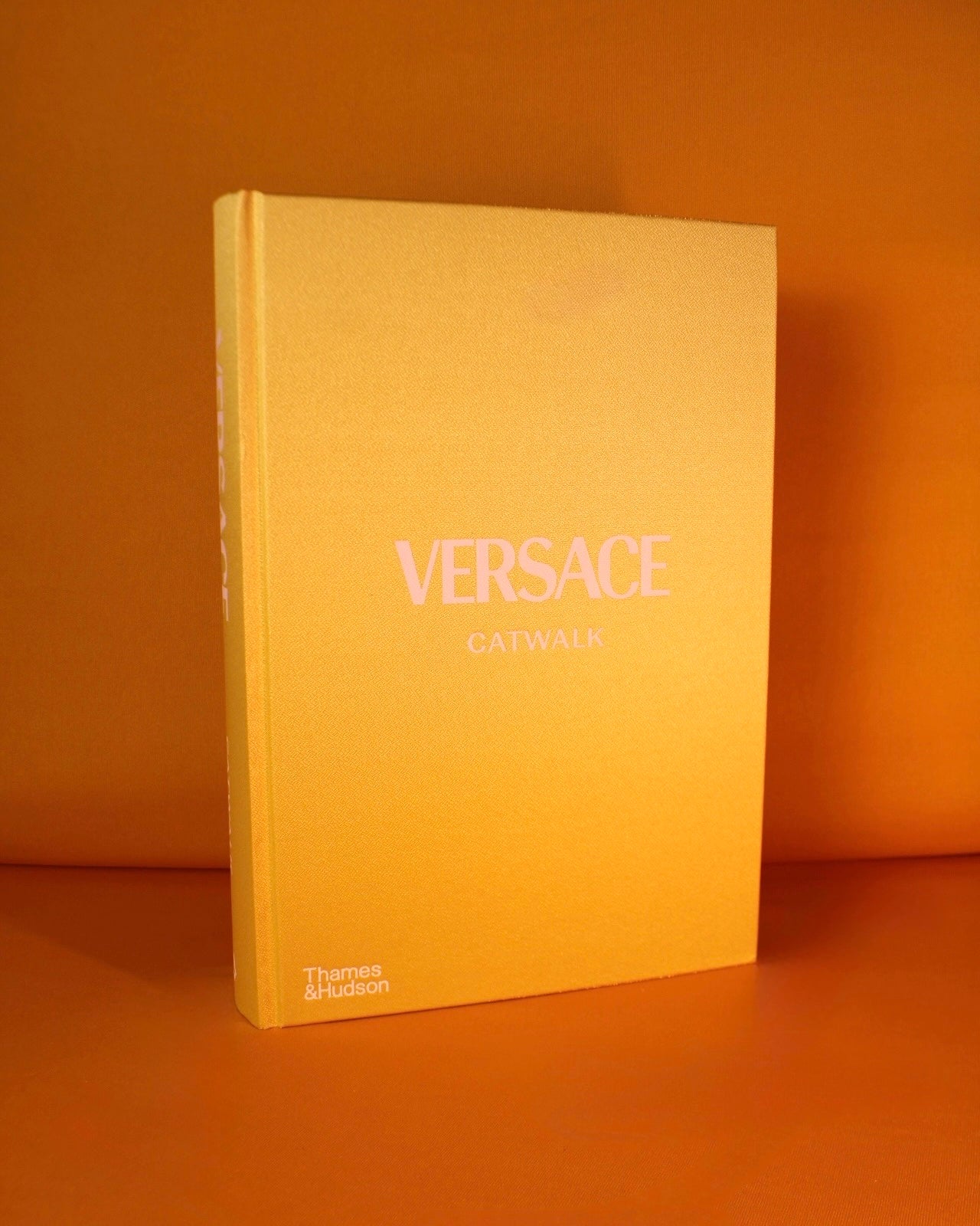 Livro Versace Catwalk Thames & Hudson - Modern Mood