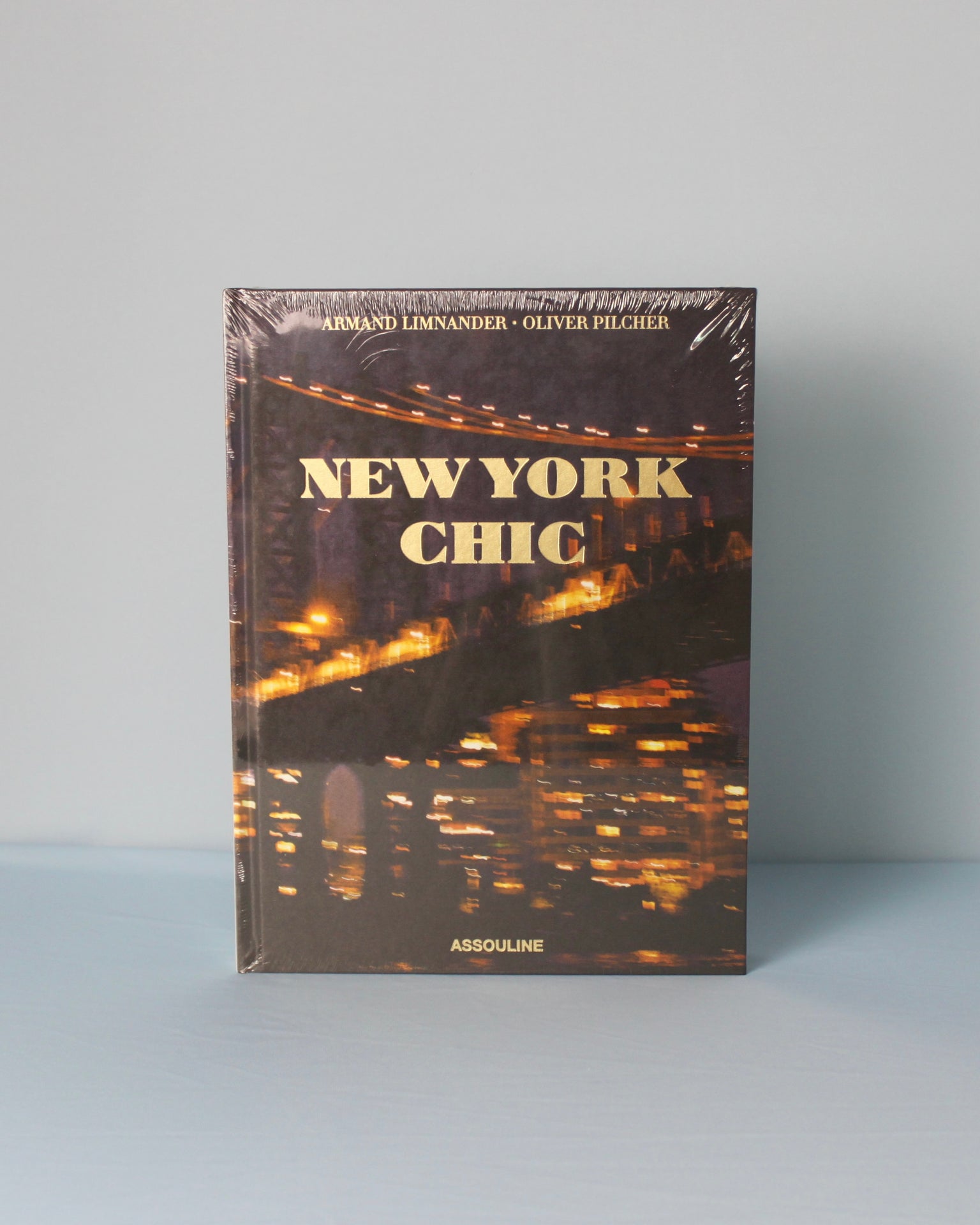 Livro New York Chic Assouline em capa dura, coffee table book de luxo para decoração de mesa de centro