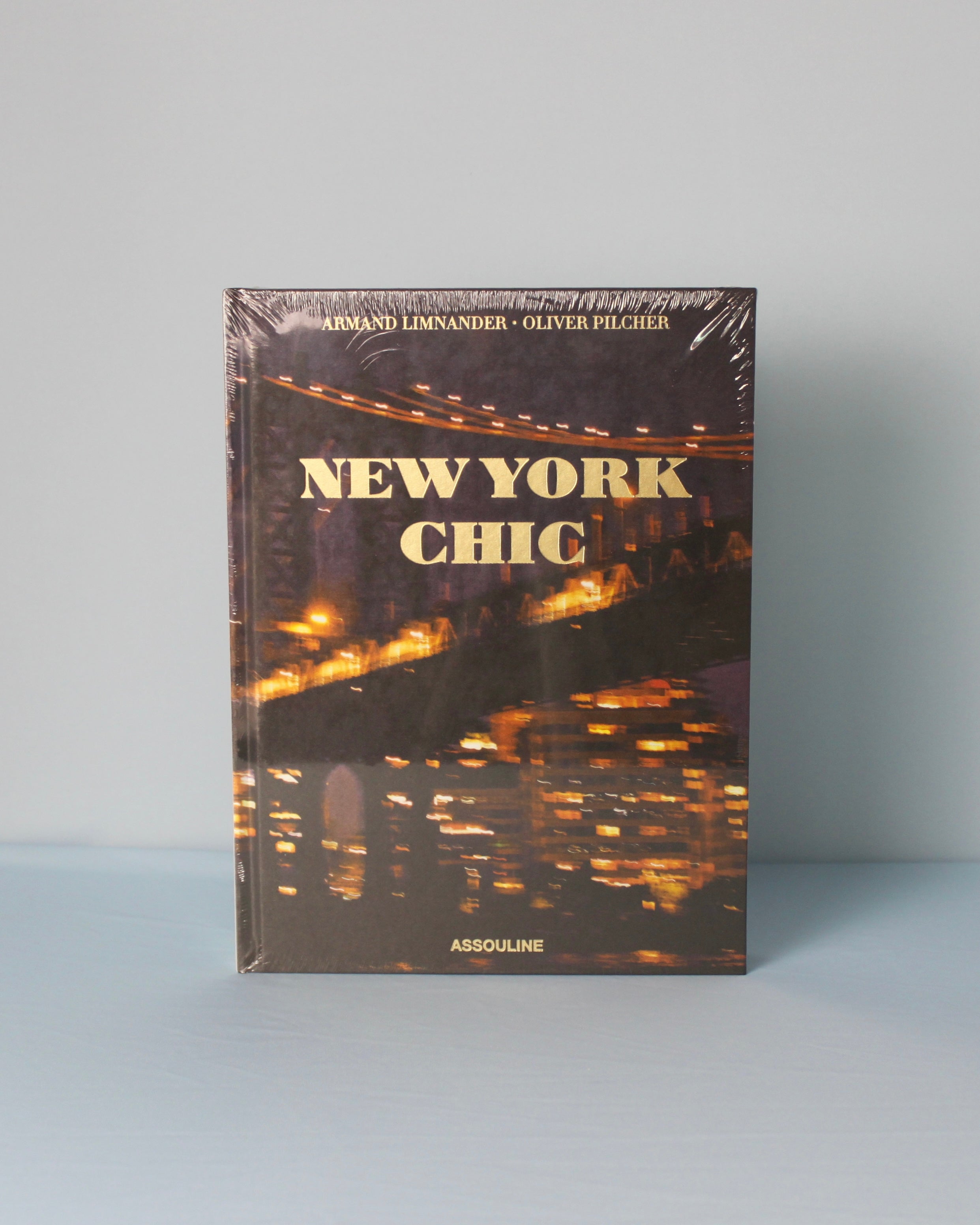 Livro New York Chic Assouline em capa dura, coffee table book de luxo para decoração de mesa de centro