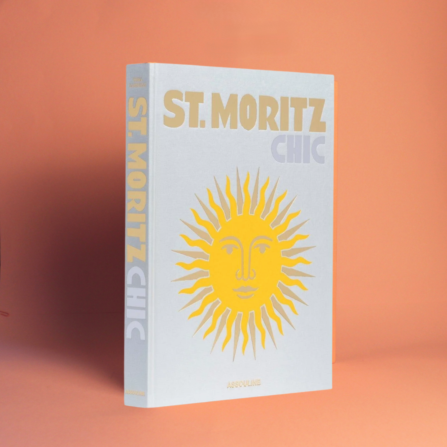 Livro St. Moritz Chic Assouline em capa dura, coffee table book de luxo para decoração
