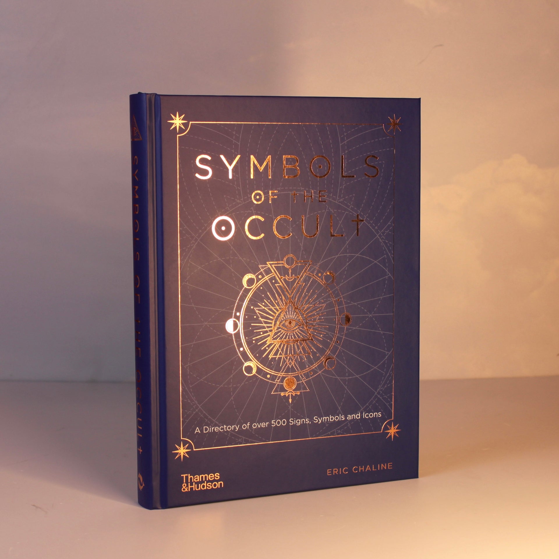 Livro Symbols of the Occult - Eric Chaline (Thames & Hudson)
