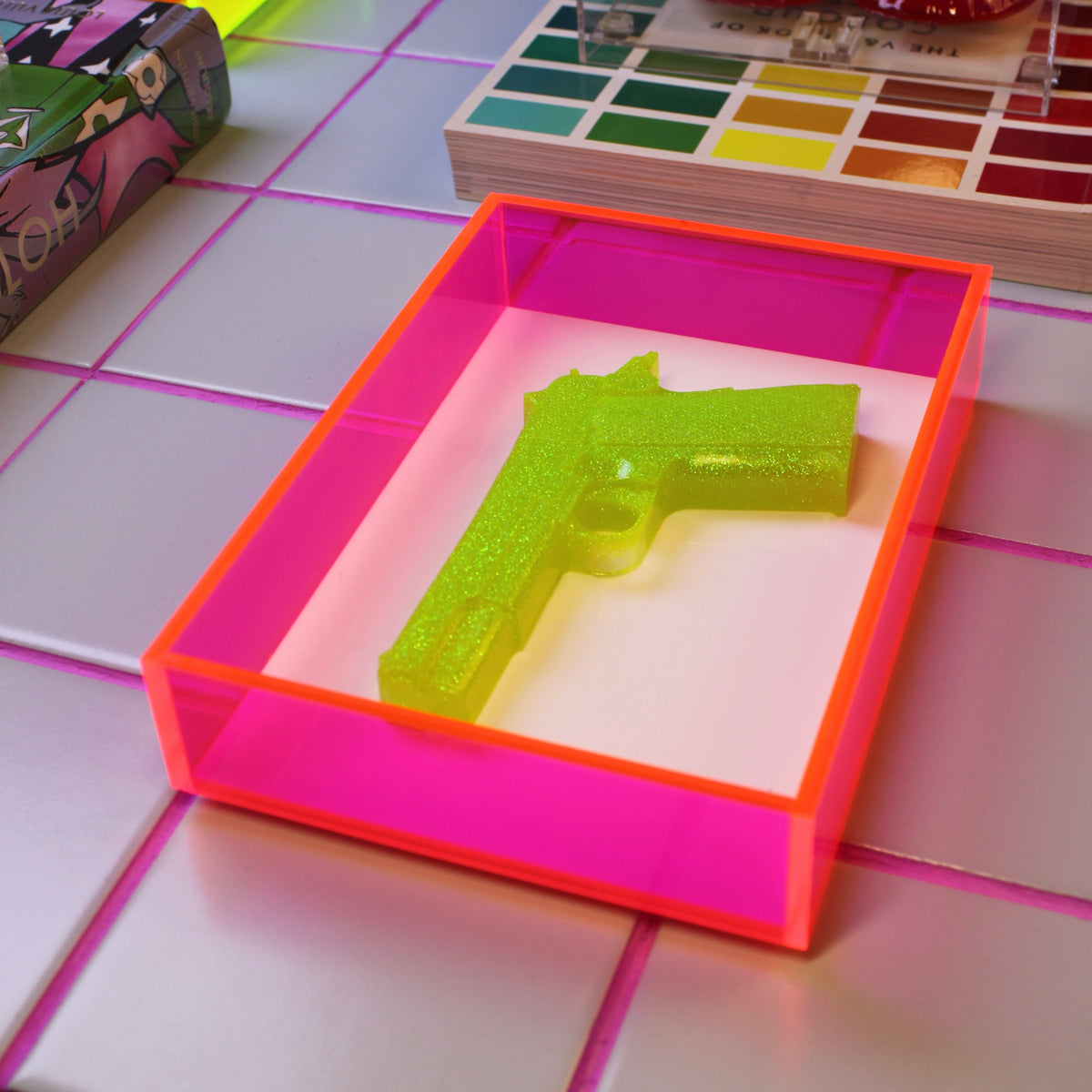 Neon Shot - Escultura com Acrílico