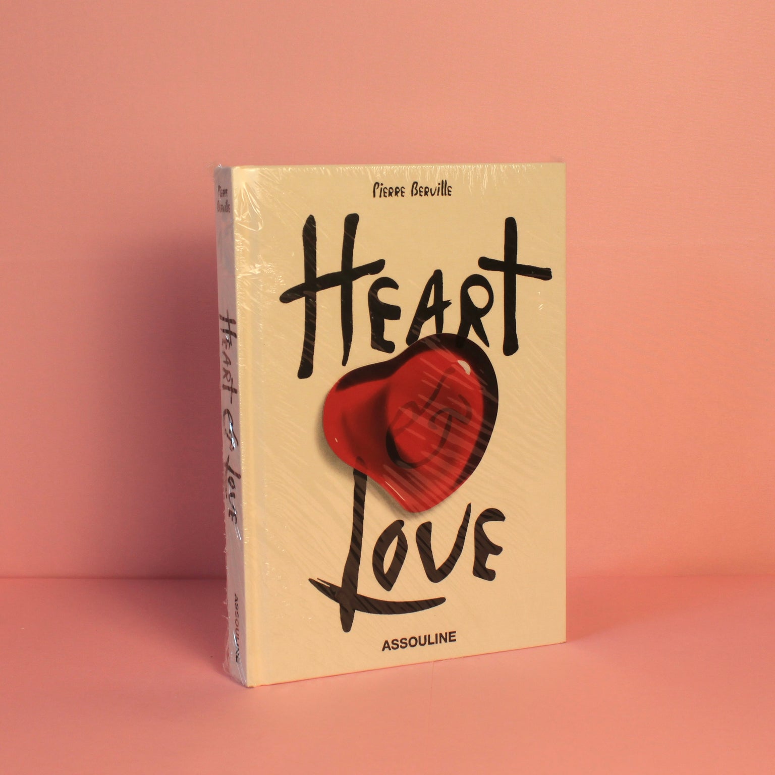 Livro Heart & Love Assouline coffee table book de luxo em capa dura na Modern Mood