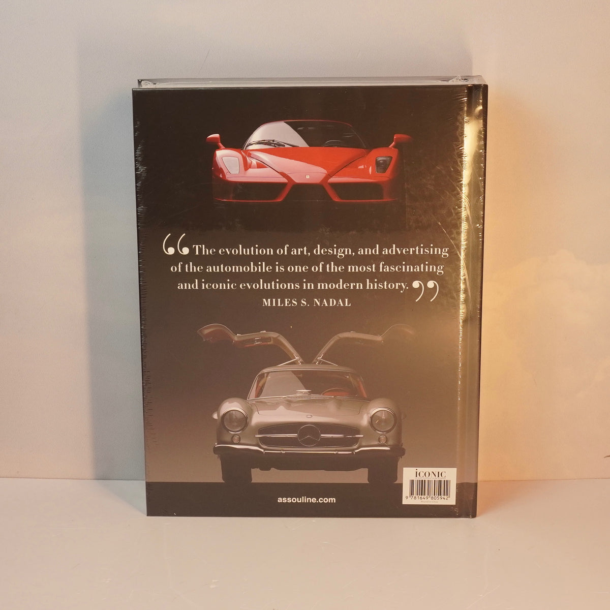 Livro Iconic: Art, Design, Advertising, and the Automobile Assouline