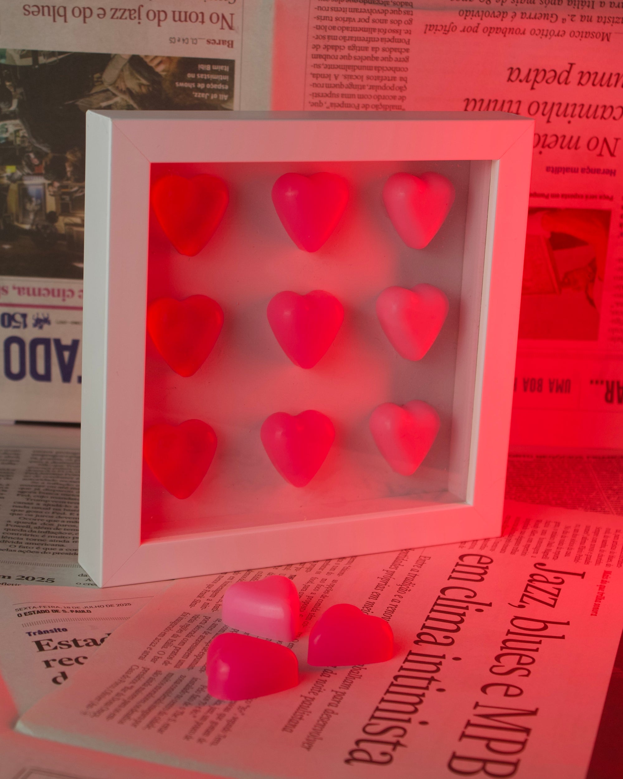 LOVE GALLERY - Quadro de Corações com Moldura