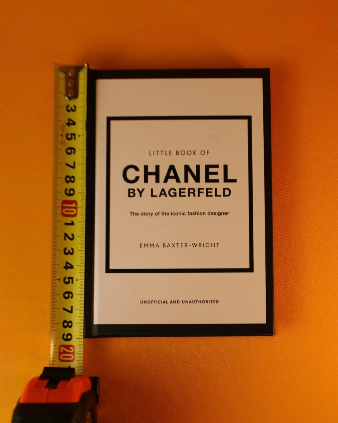 Livro Little Book of Chanel by Lagerfeld: O Legado de um Ícone (Capa Dura) - Modern Mood