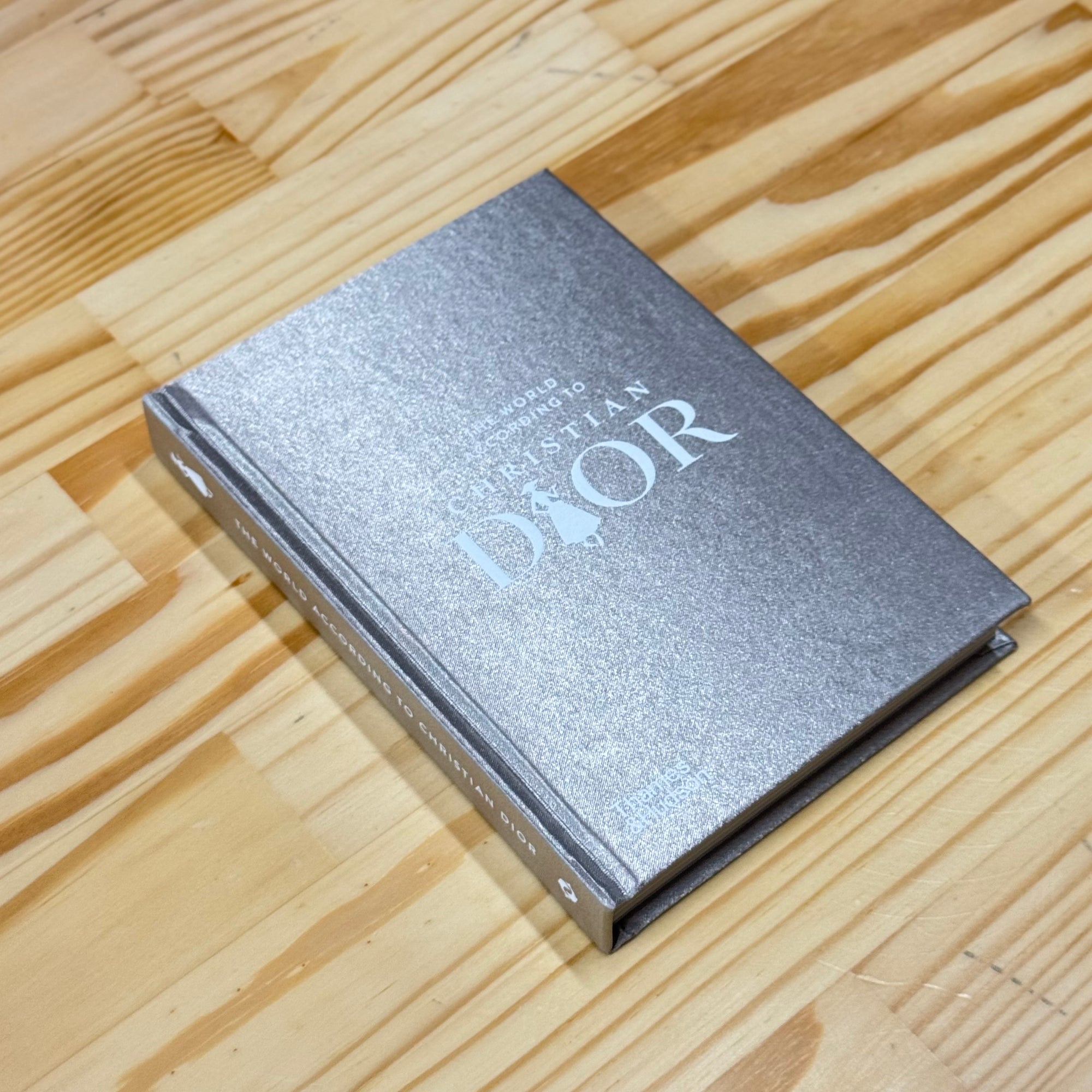 Livro The World According To Christian Dior Thames & Hudson - Modern Mood