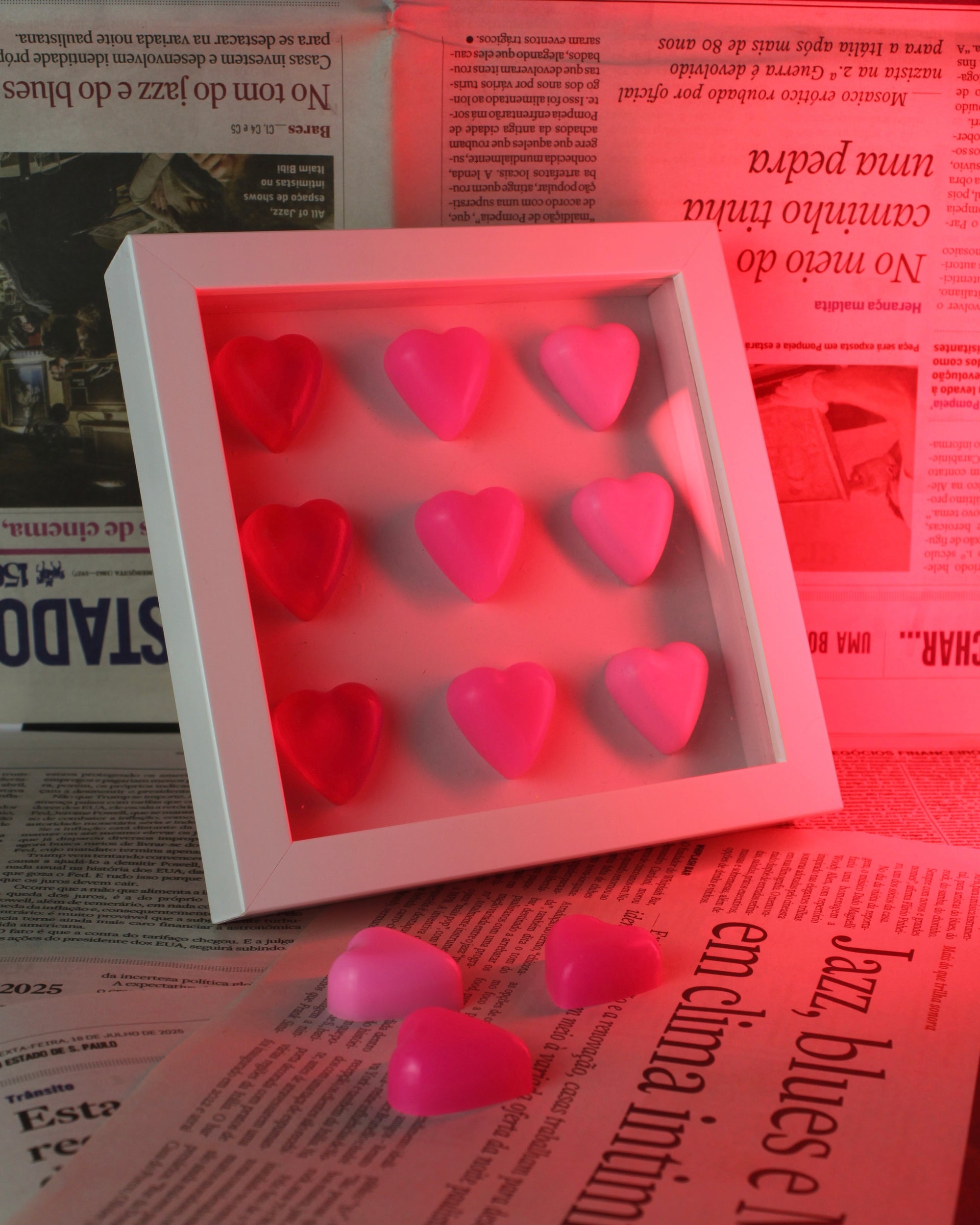 LOVE GALLERY - Quadro de Corações com Moldura