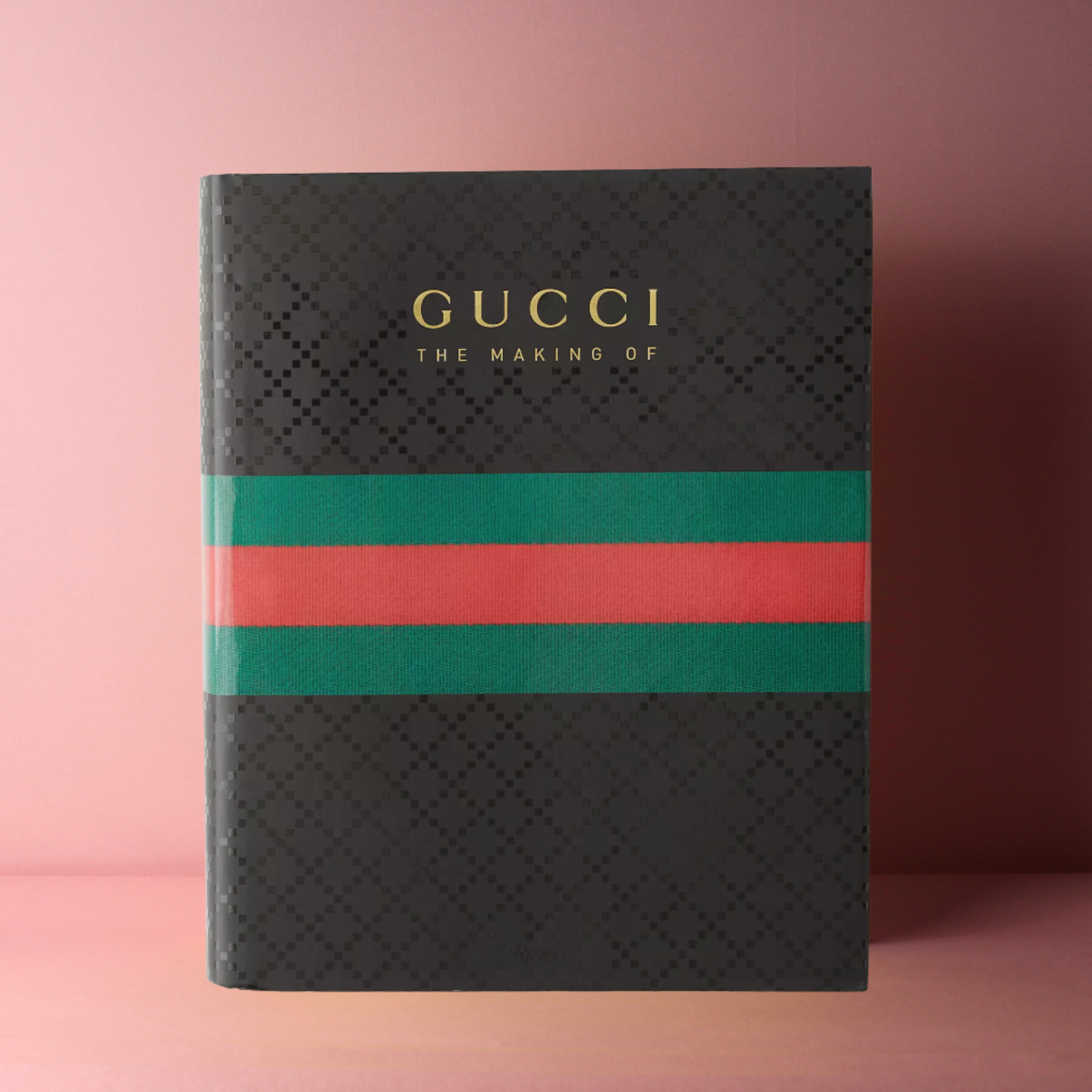 Livro Gucci The Making Of Rizzoli de capa dura, coffee table book de moda e luxo da Modern Mood