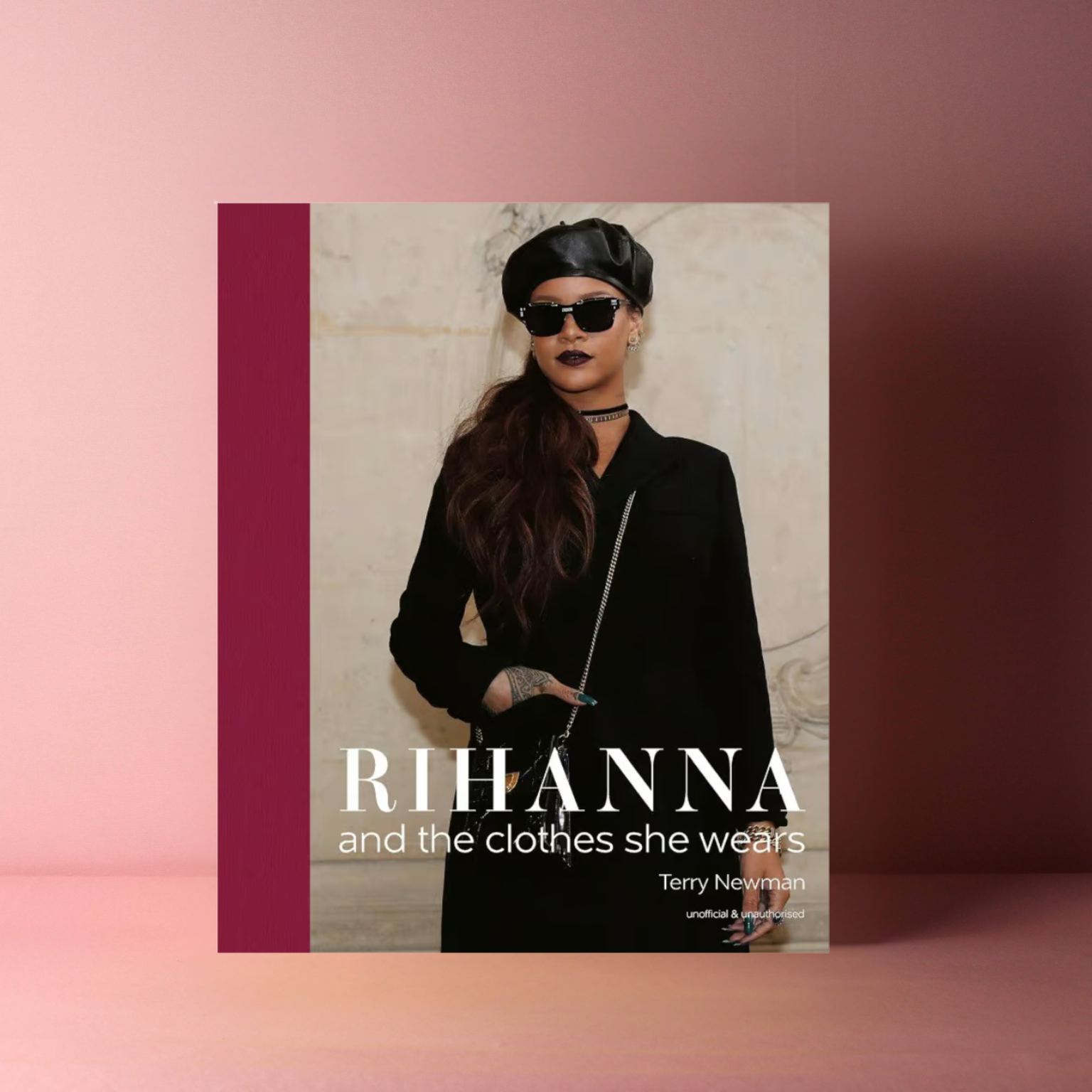 Livro Rihanna And The Clothes She Wears capa dura luxo 161 páginas - Modern Mood