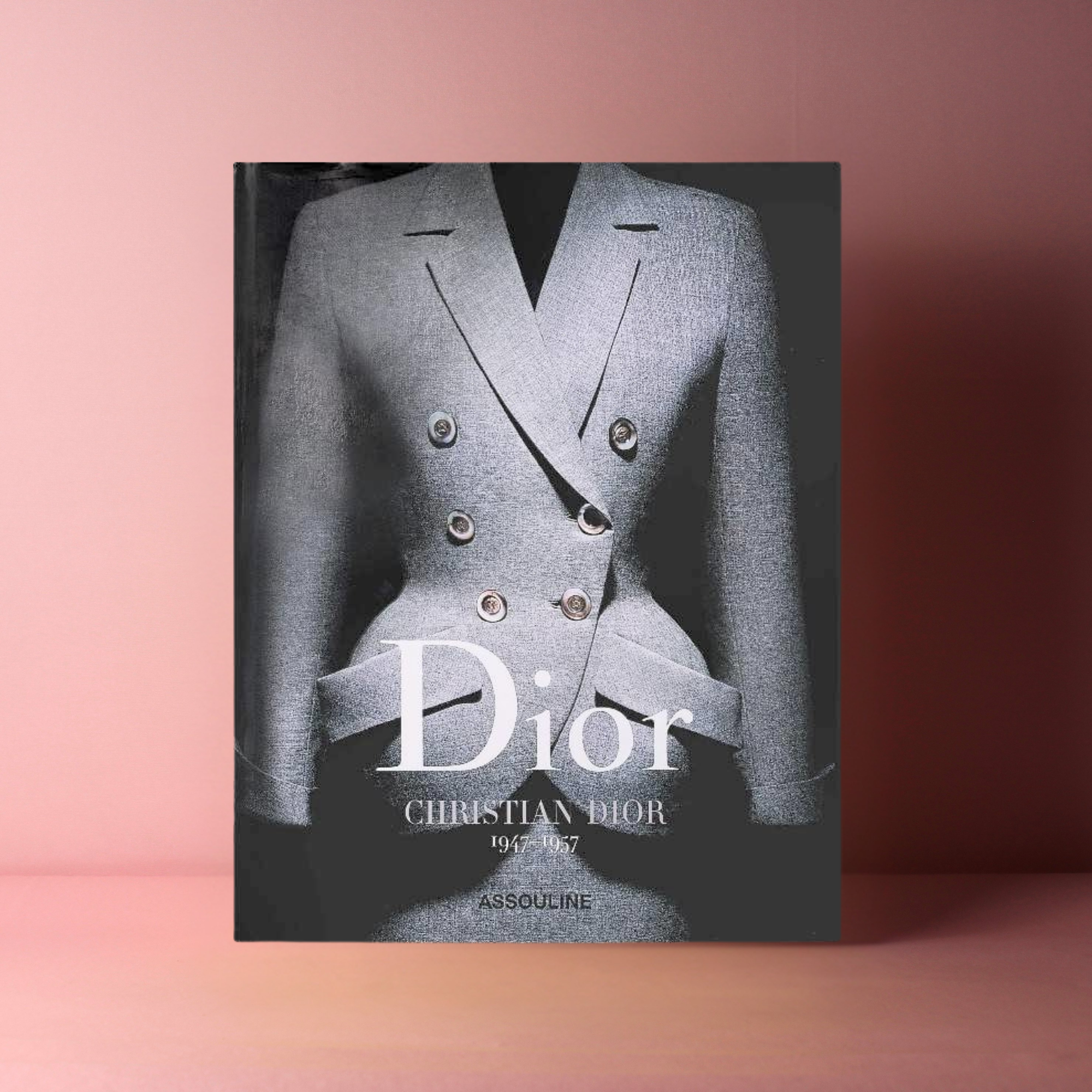 Livro Dior by Christian Dior Assouline em capa dura, edição de luxo coffee table book na Modern Mood