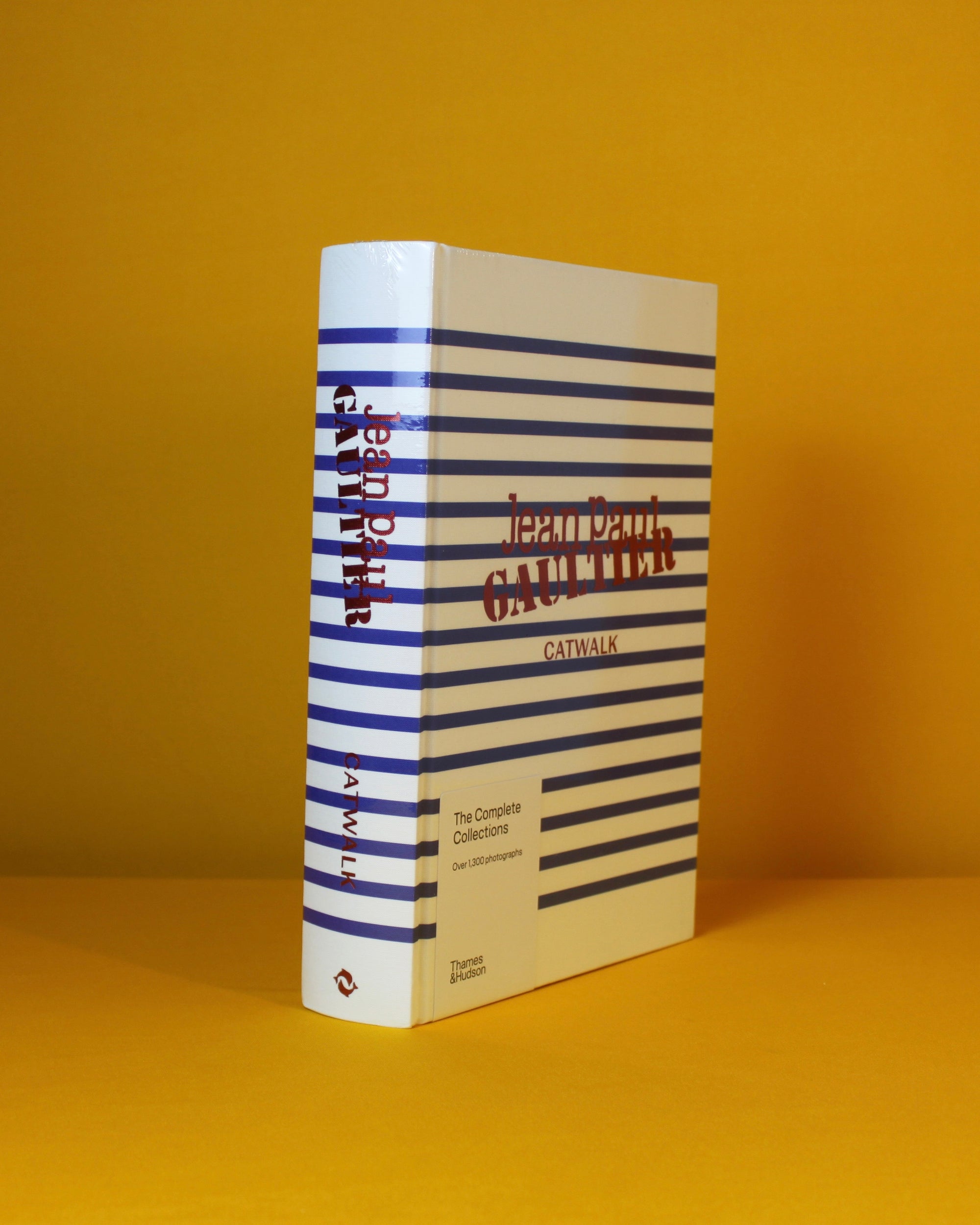 Livro Jean Paul Gaultier Catwalk Thames & Hudson - Modern Mood