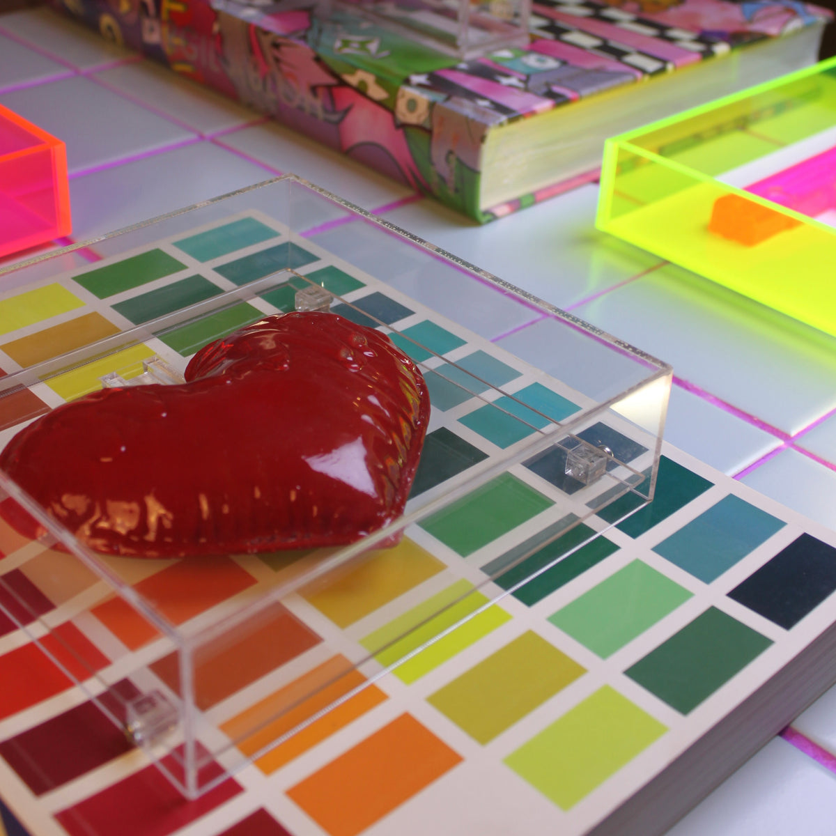 Melted Heart ambientado como objeto decorativo