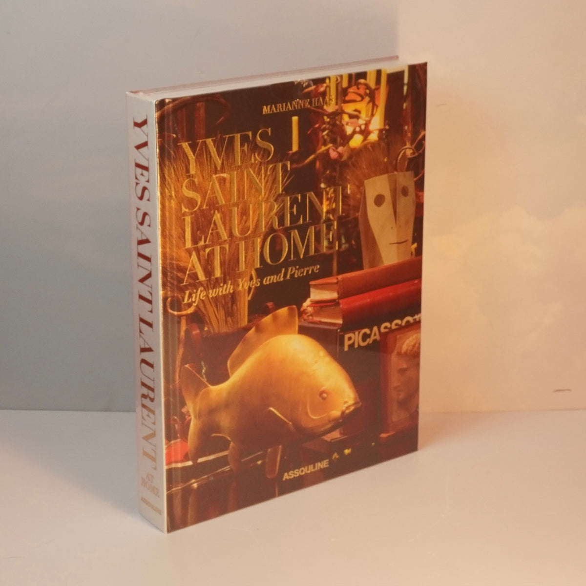 Livro Yves Saint Laurent at Home Assouline