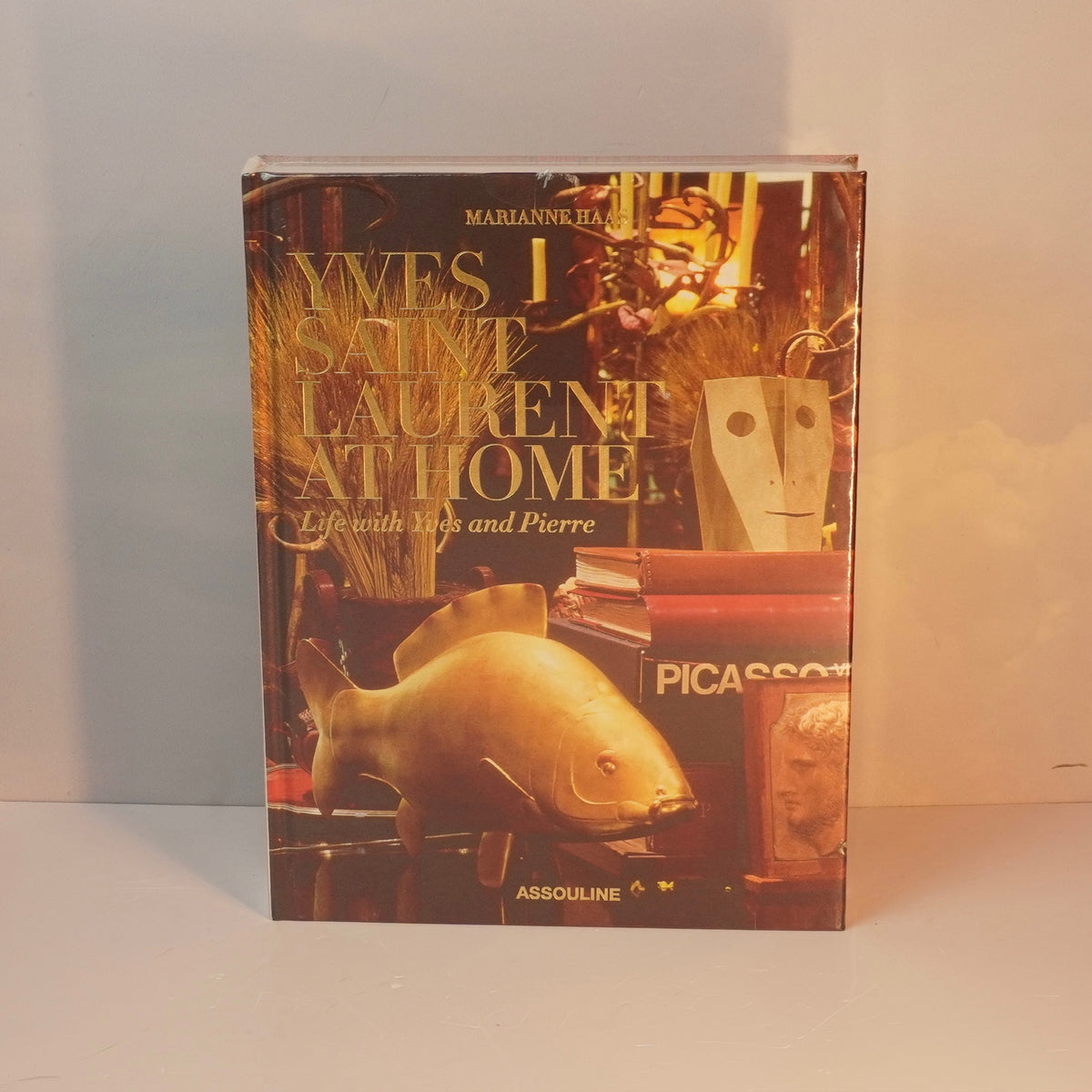 Livro Yves Saint Laurent at Home Assouline