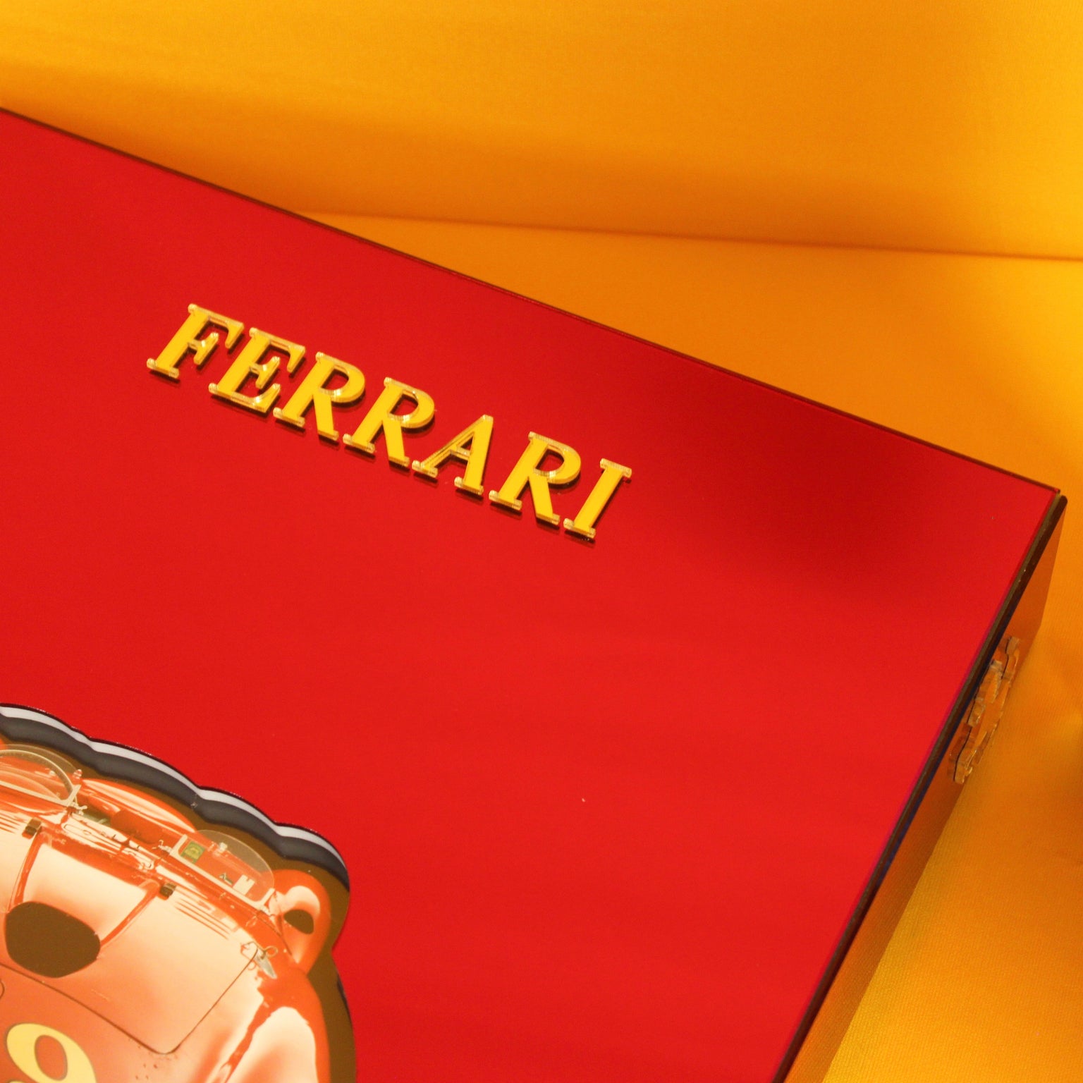 The Ferrari Book Teneues com Capa Acrílica Premium - Modern Mood
