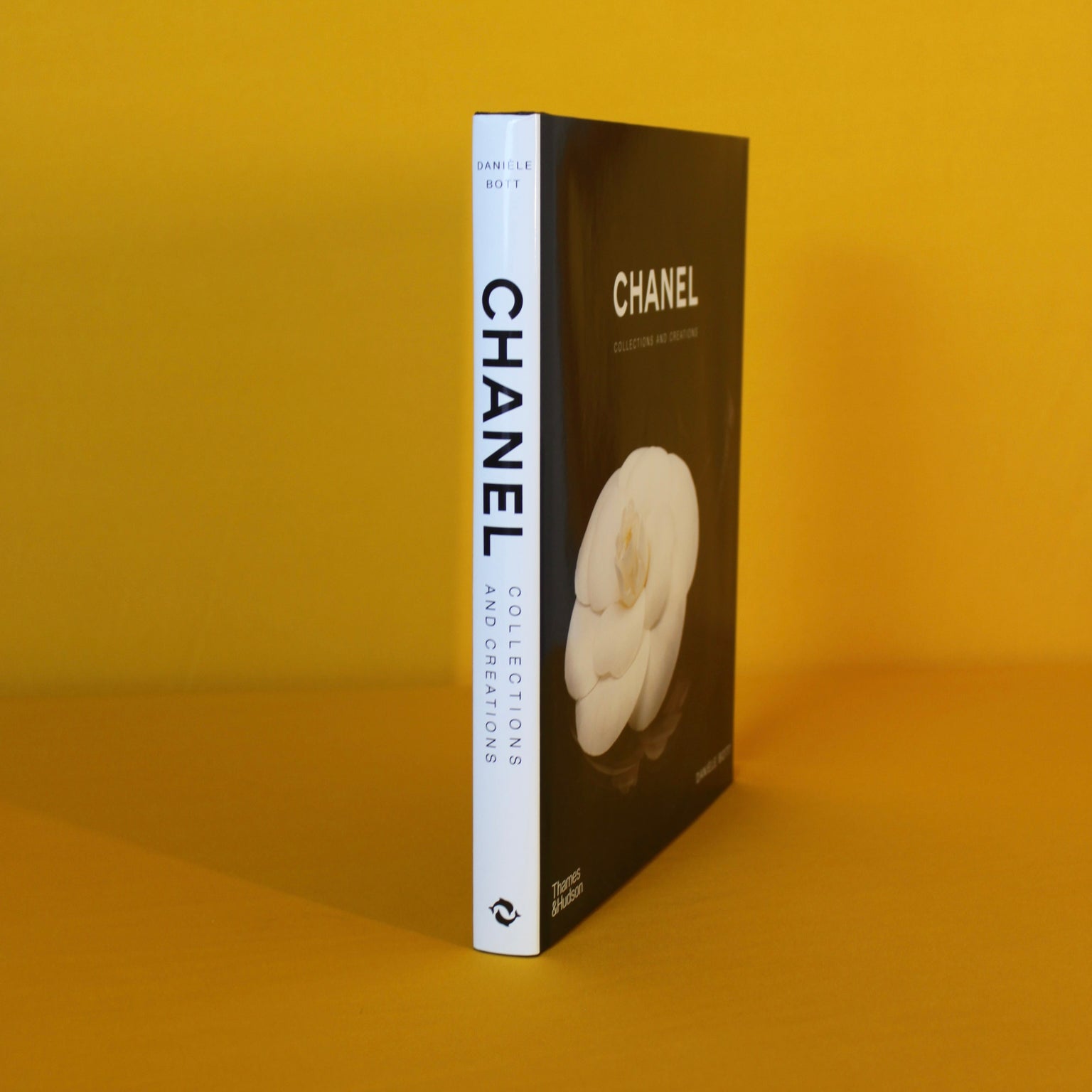 Livro Chanel - Collections And Creations - Thames & Hudson - Modern Mood