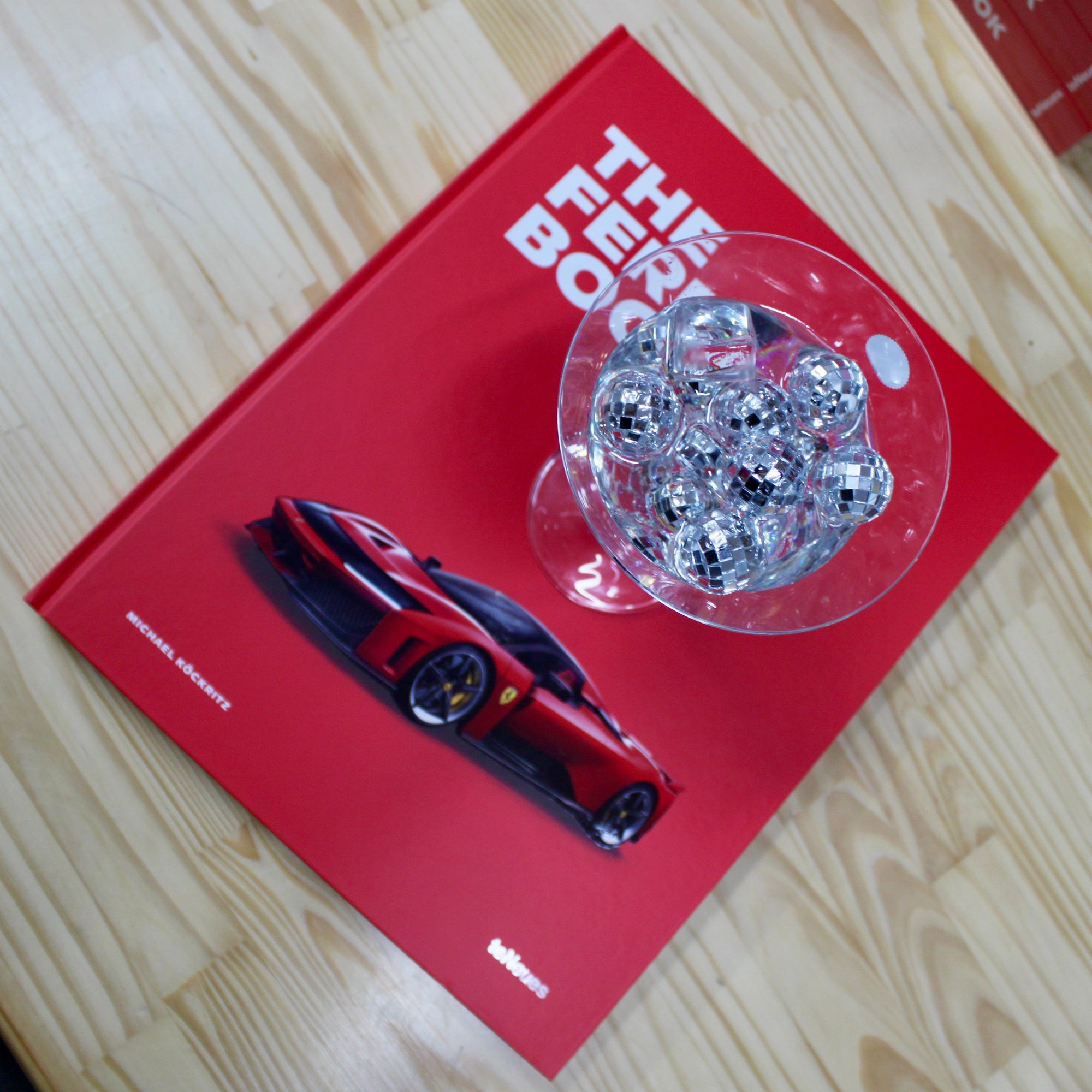 Livro The Ferrari Book Teneues - Modern Mood