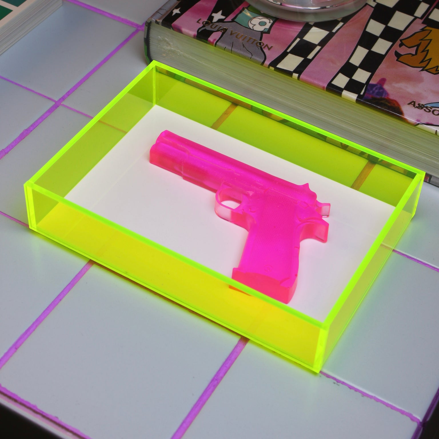 Neon Shot - Escultura com Acrílico