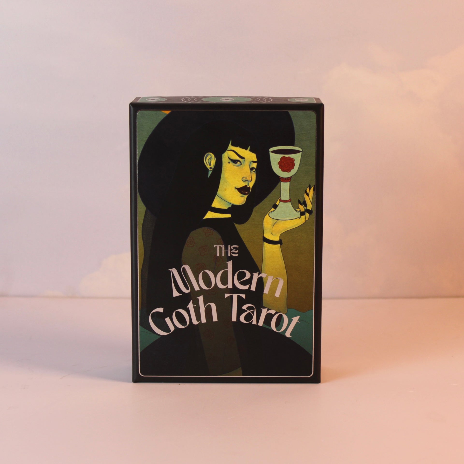 Livro The Modern Goth Tarot Deck: Baralho de Tarô e Guia Ilustrado
