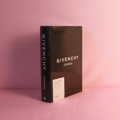 Livro Givenchy Catwalk Thames & Hudson - Modern Mood