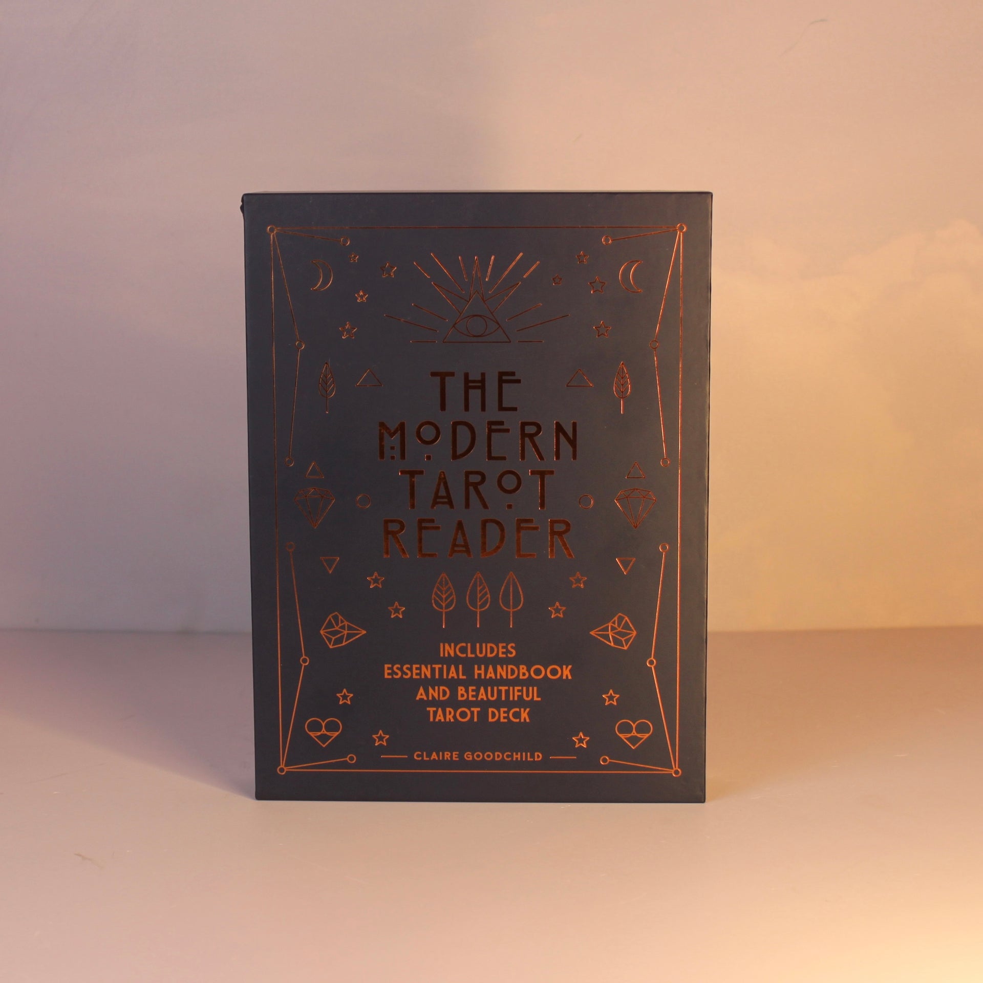 Livro The Modern Tarot Reader: Baralho de Tarô e Guia Ilustrado