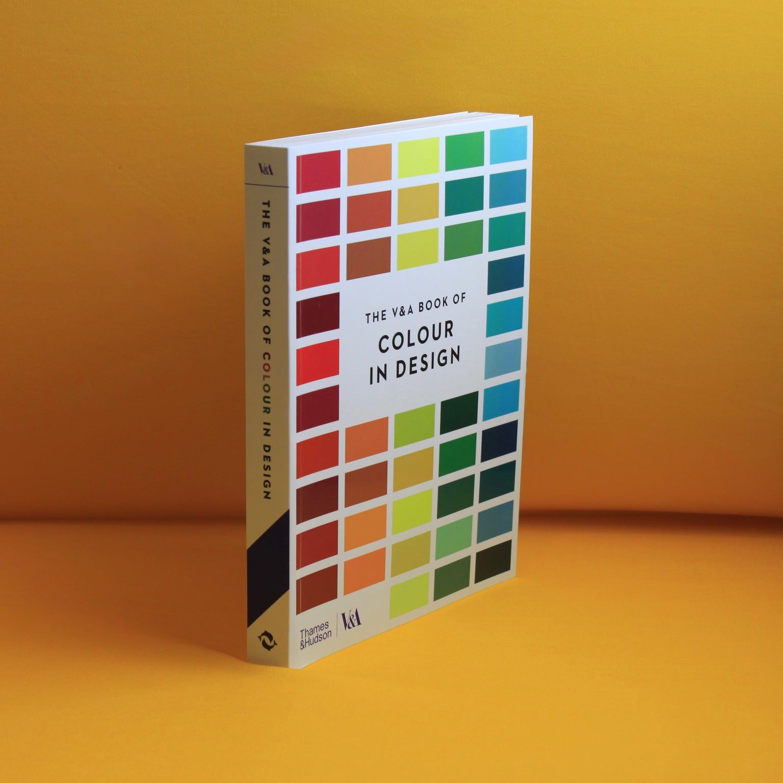 Capa do livro The V&A Book of Colour in Design, Thames & Hudson, coffee table book de design e cores
