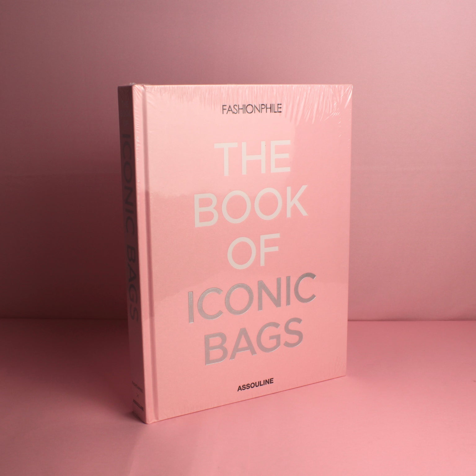 Livro The Book Of Iconic Bags Assouline - Produto premium da coleção Modern Mood