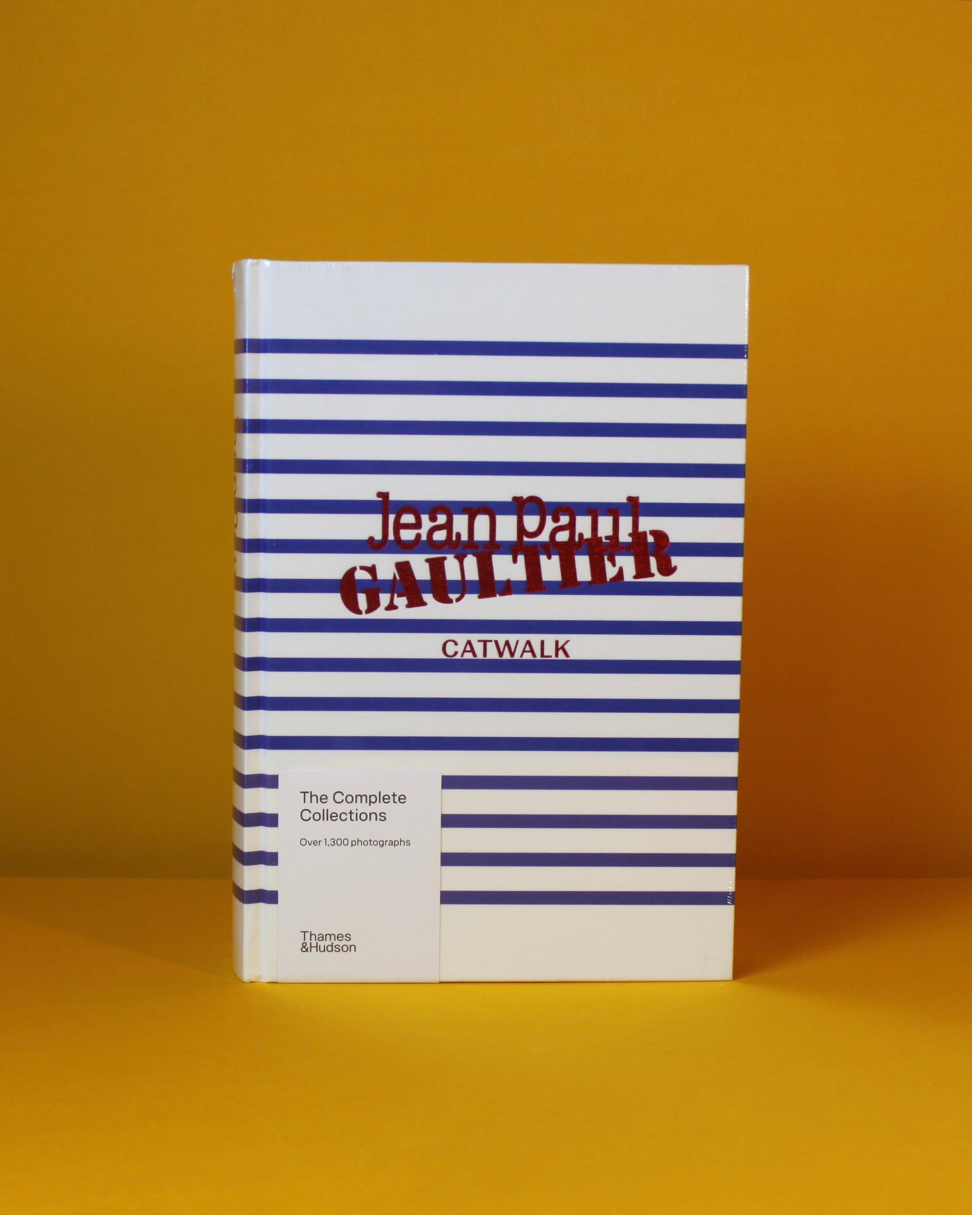 Livro Jean Paul Gaultier Catwalk Thames & Hudson - Modern Mood