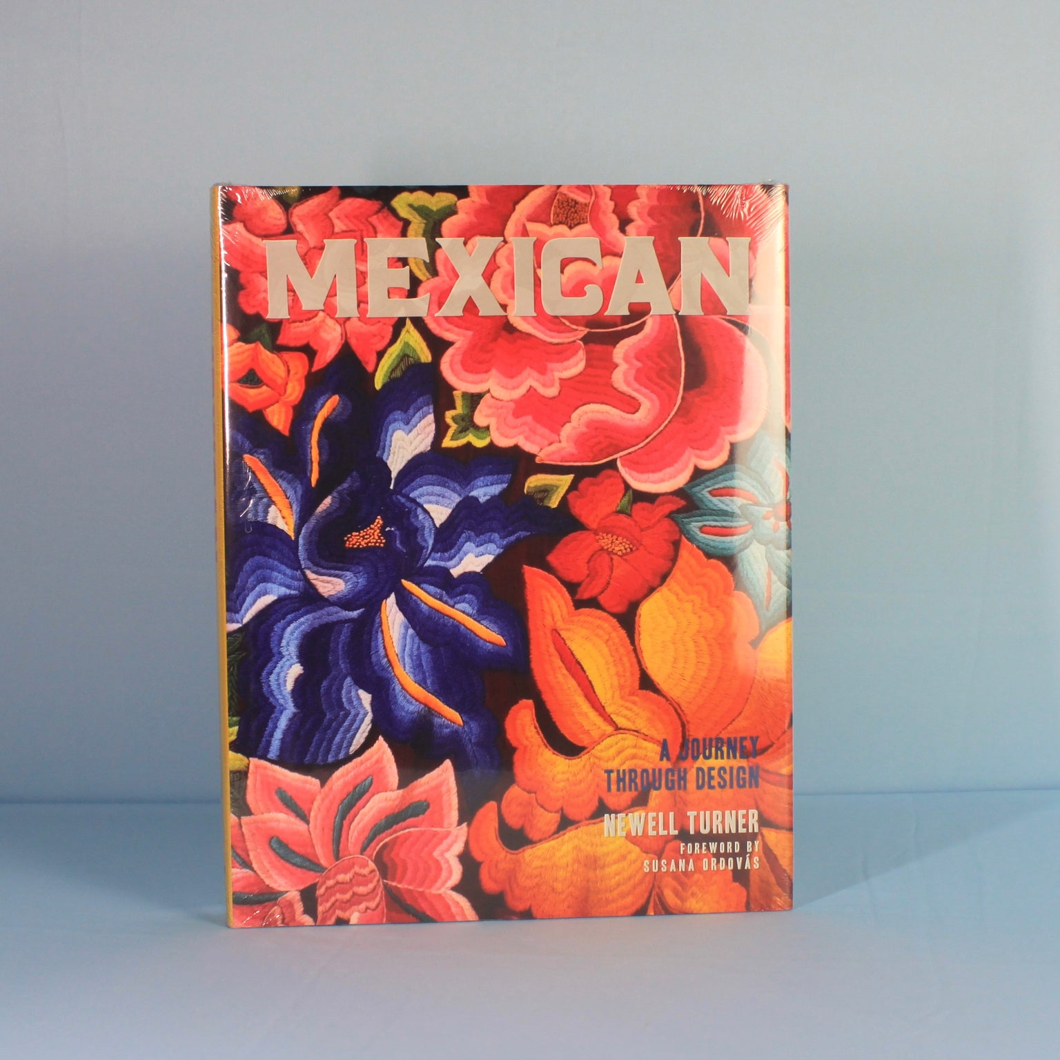 Livro Mexican: a Journey Through Design (Vendome Press), capa dura, coffee table book de design de interiores mexicano