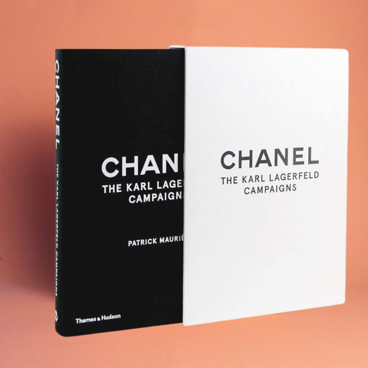 Livro Chanel The Karl Lagerfeld Campaigns da Thames & Hudson em capa dura preta