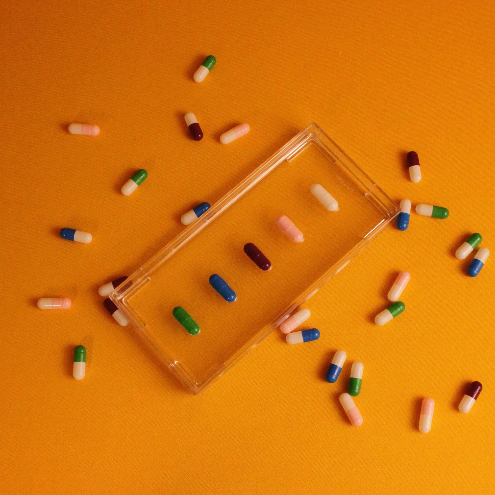 Bandeja de acrílico Pill Tray com cápsulas coloridas em resina, peça decorativa moderna para mesa e aparador