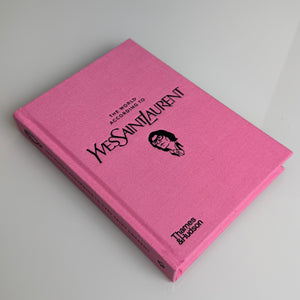 Livro "The World according to Yves Saint Laurent"
