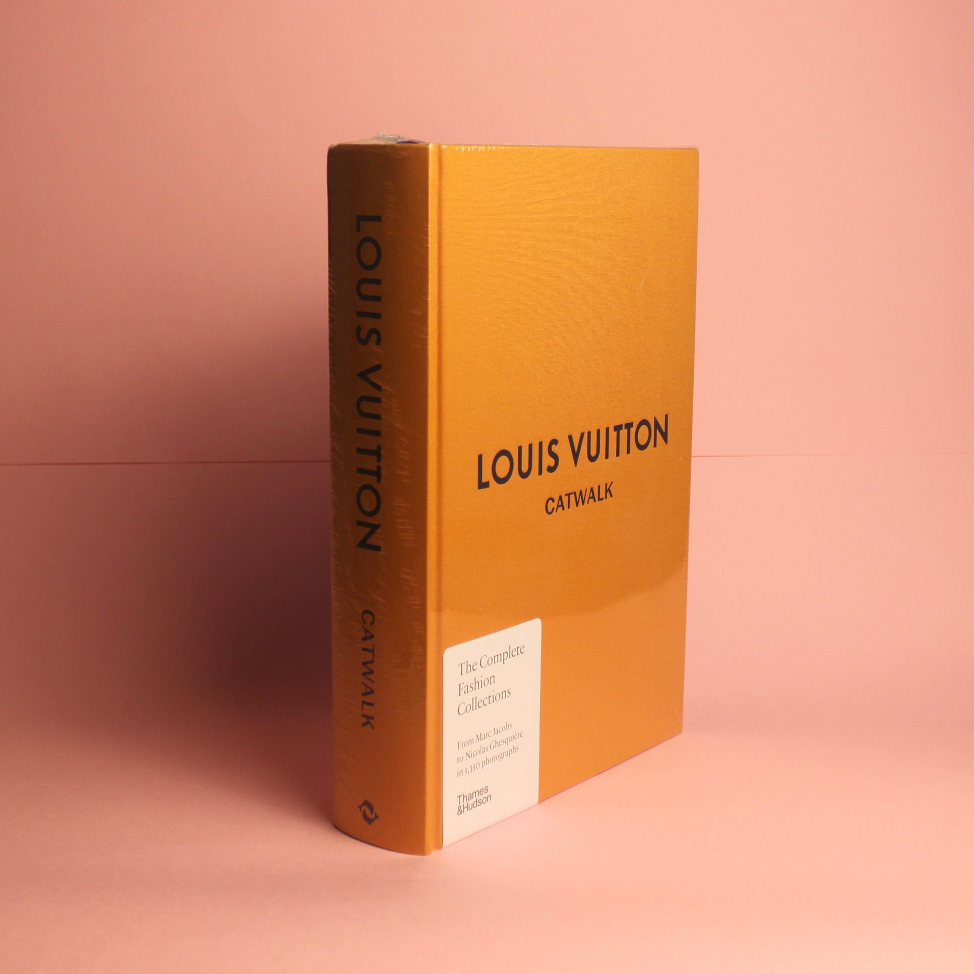 Livro Louis Vuitton - Catwalk Thames & Hudson - Modern Mood