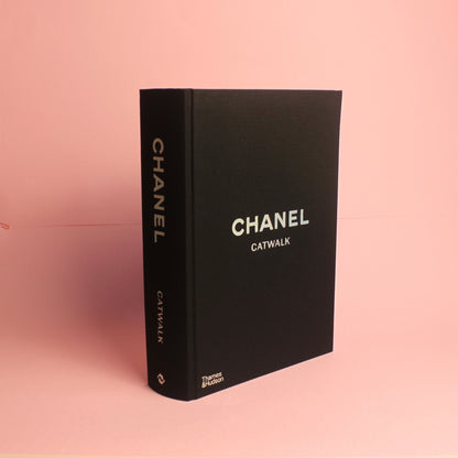 Livro Chanel - Catwalk - The Complete Collections Revised Edition Thames & Hudson - Modern Mood