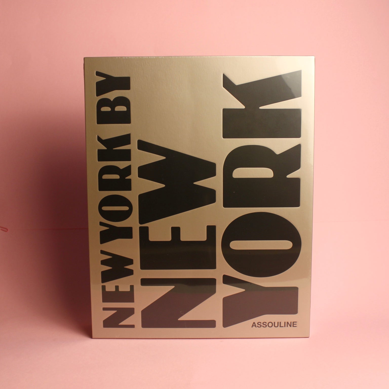 Livro Assouline New York by New York, coffee table book de luxo com capa em linho e slipcase - Modern Mood