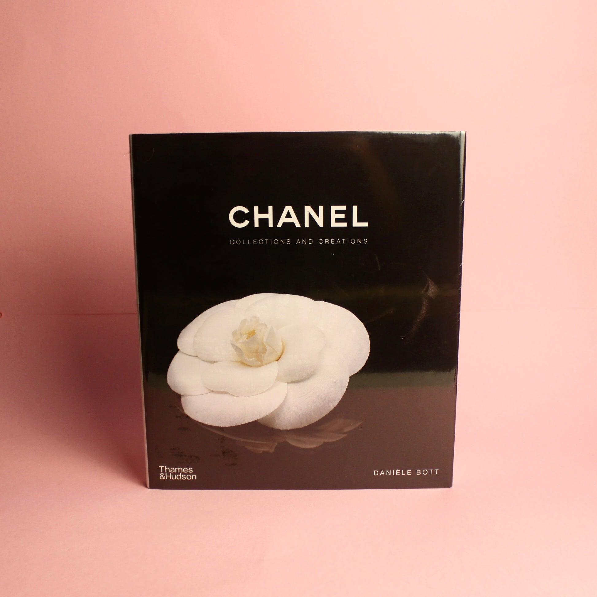 Livro Chanel - Collections And Creations - Thames & Hudson - Modern Mood