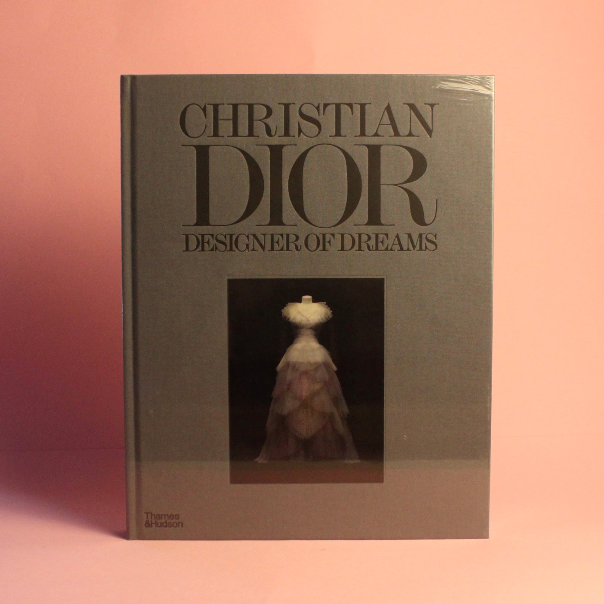 Livro Christian Dior: Designer of Dreams (Thames & Hudson), capa dura de luxo com efeito interativo - Modern Mood