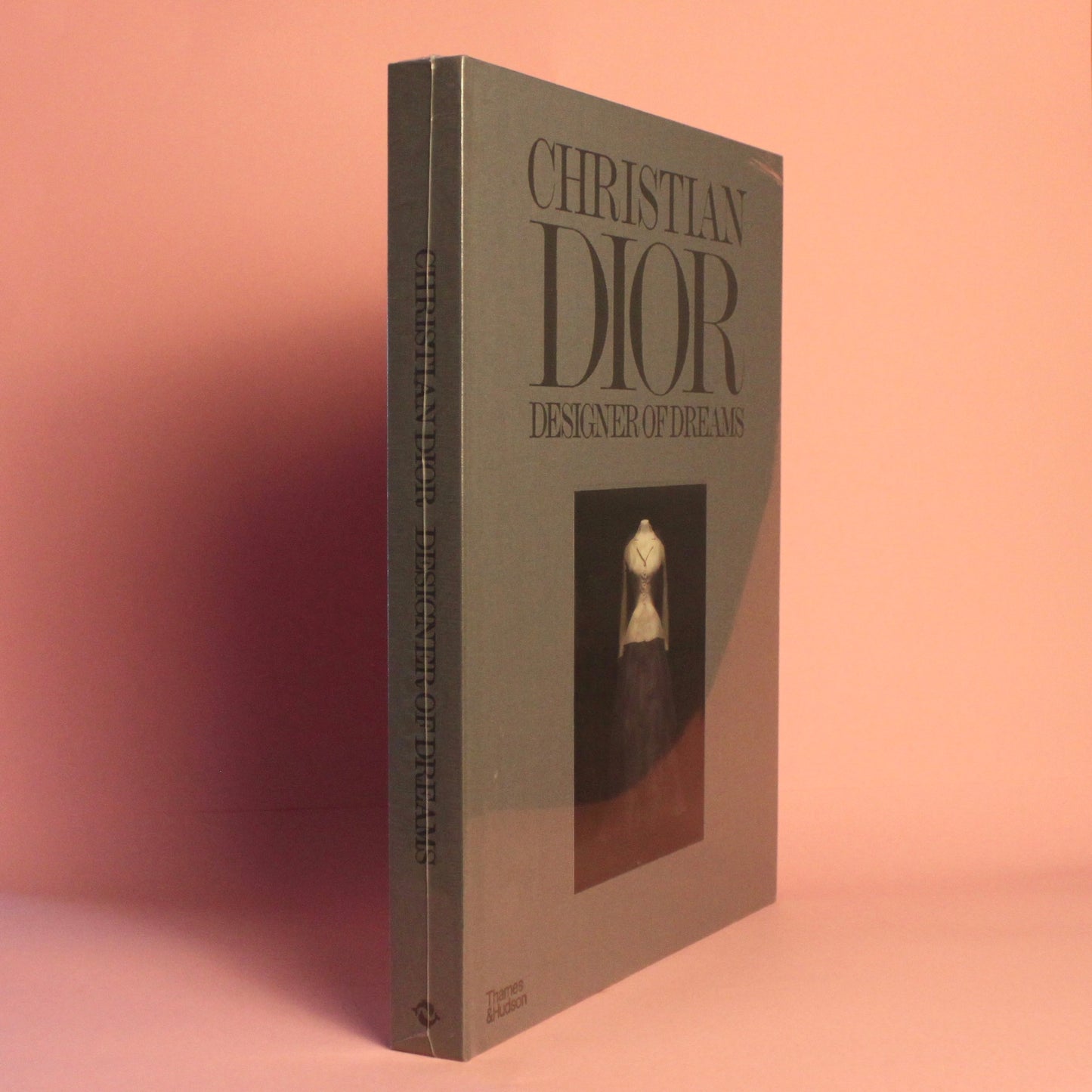 Livro Christian Dior - Designer Of Dreams - Thames & Hudson - Modern Mood