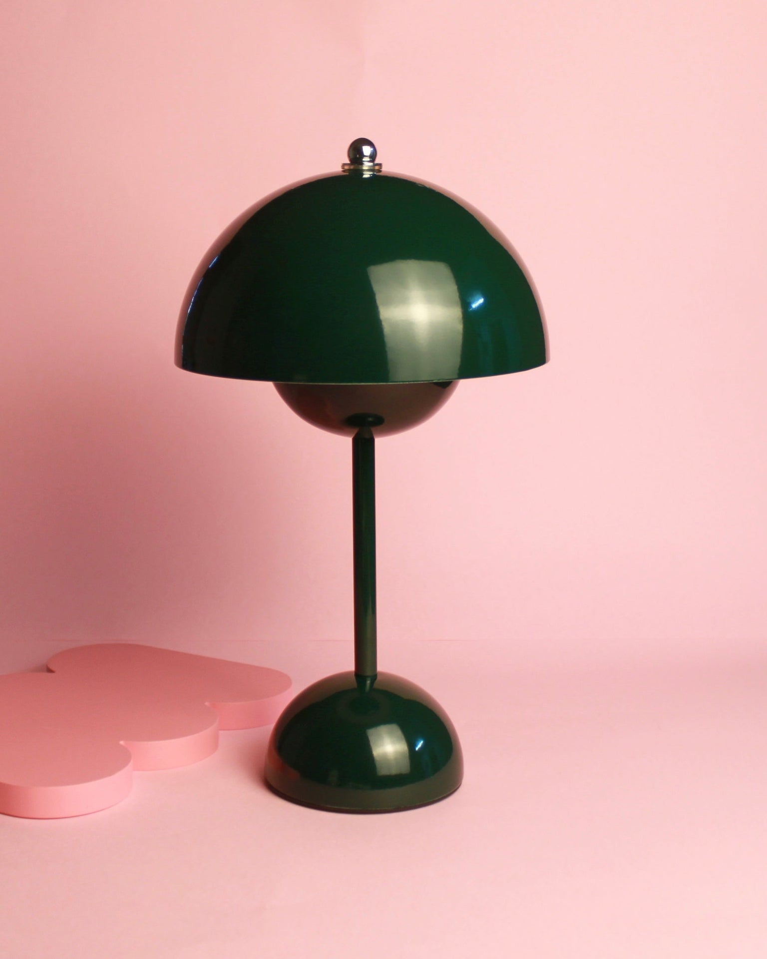 Abajur Mushroom recarregável Modern Mood nas cores vermelho e verde, com luz quente e fria, design minimalista