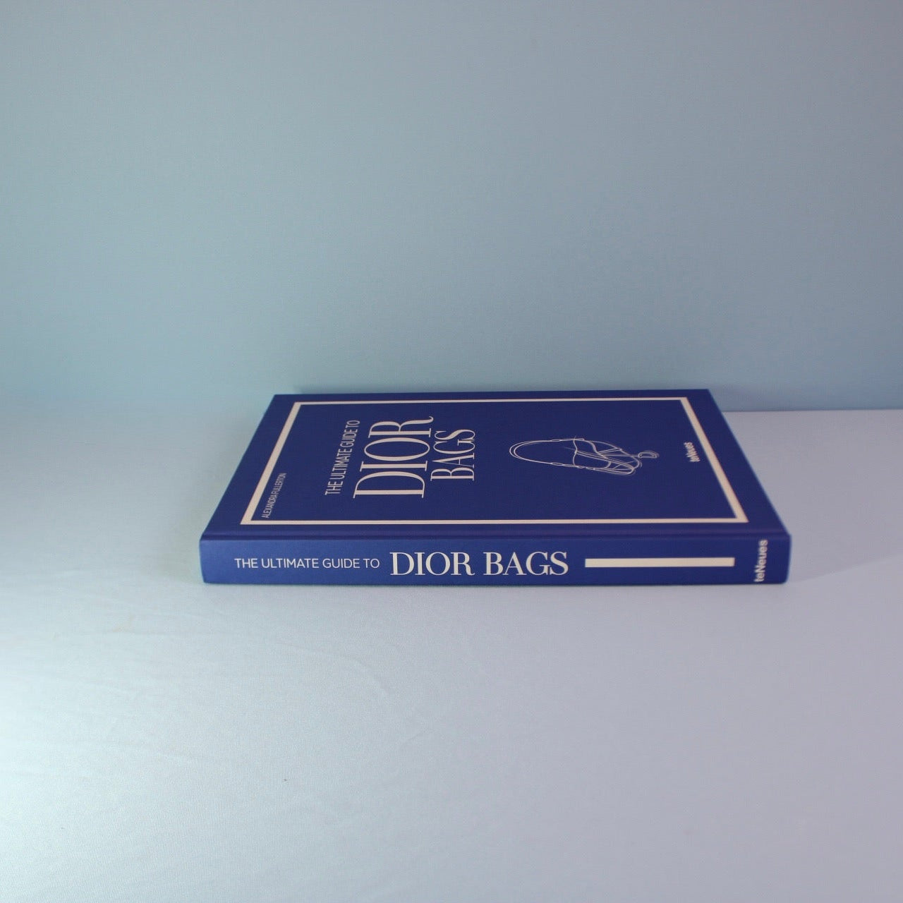 Livro The Ultimate Guide To Dior Bags Teneues