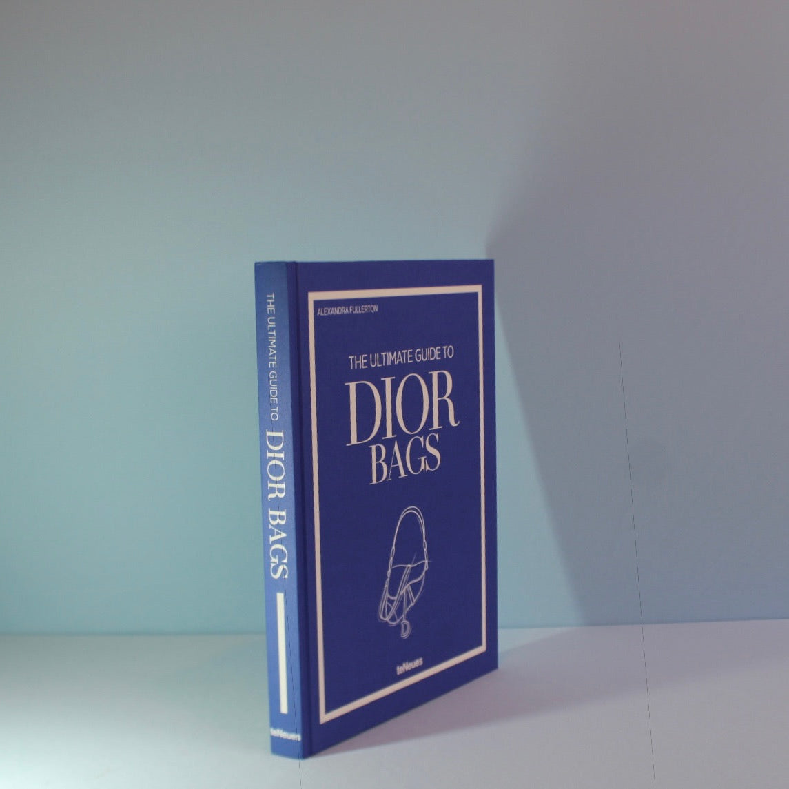 Livro The Ultimate Guide To Dior Bags Teneues