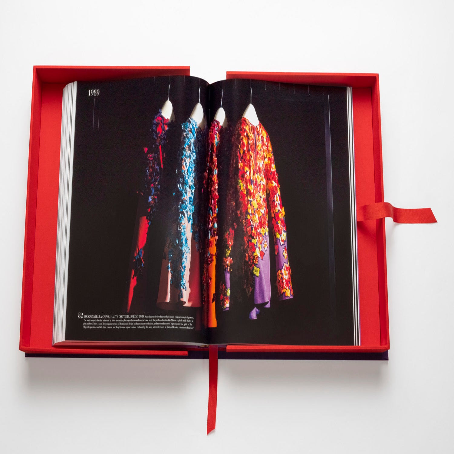 Livro Yves Saint-Laurent: The Impossible Collection Assouline