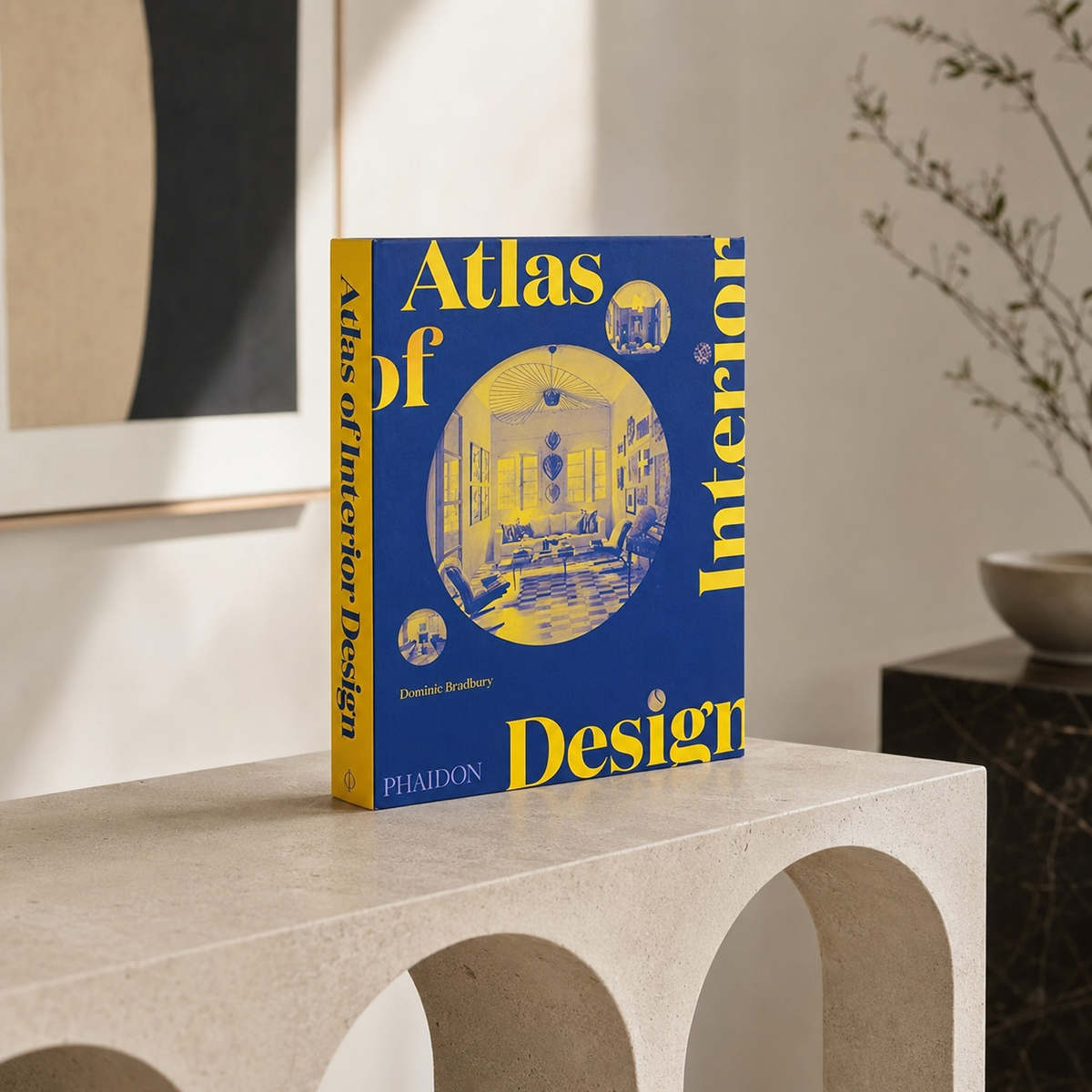 Livro Atlas of Interior Design Phaidon em composição contemporânea