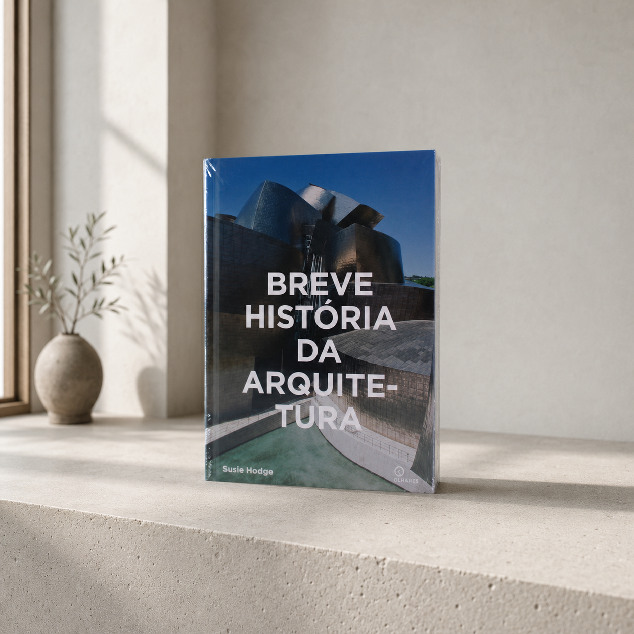 Livro Breve História da Arquitetura em composição minimalista