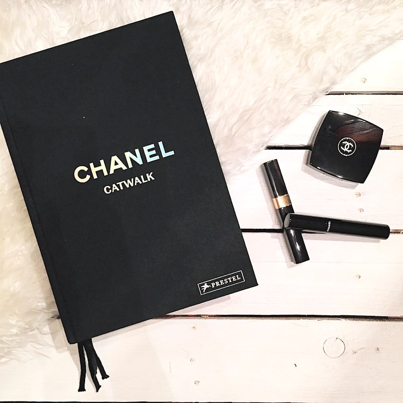 Livro Chanel - Catwalk - The Complete Collections Revised Edition Thames & Hudson - Modern Mood