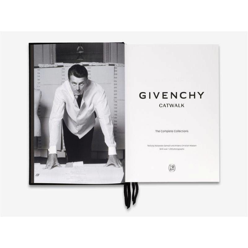 Livro Givenchy Catwalk Thames & Hudson - Modern Mood
