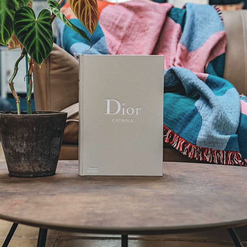 Livro Dior - Catwalk Thames & Hudson - Modern Mood